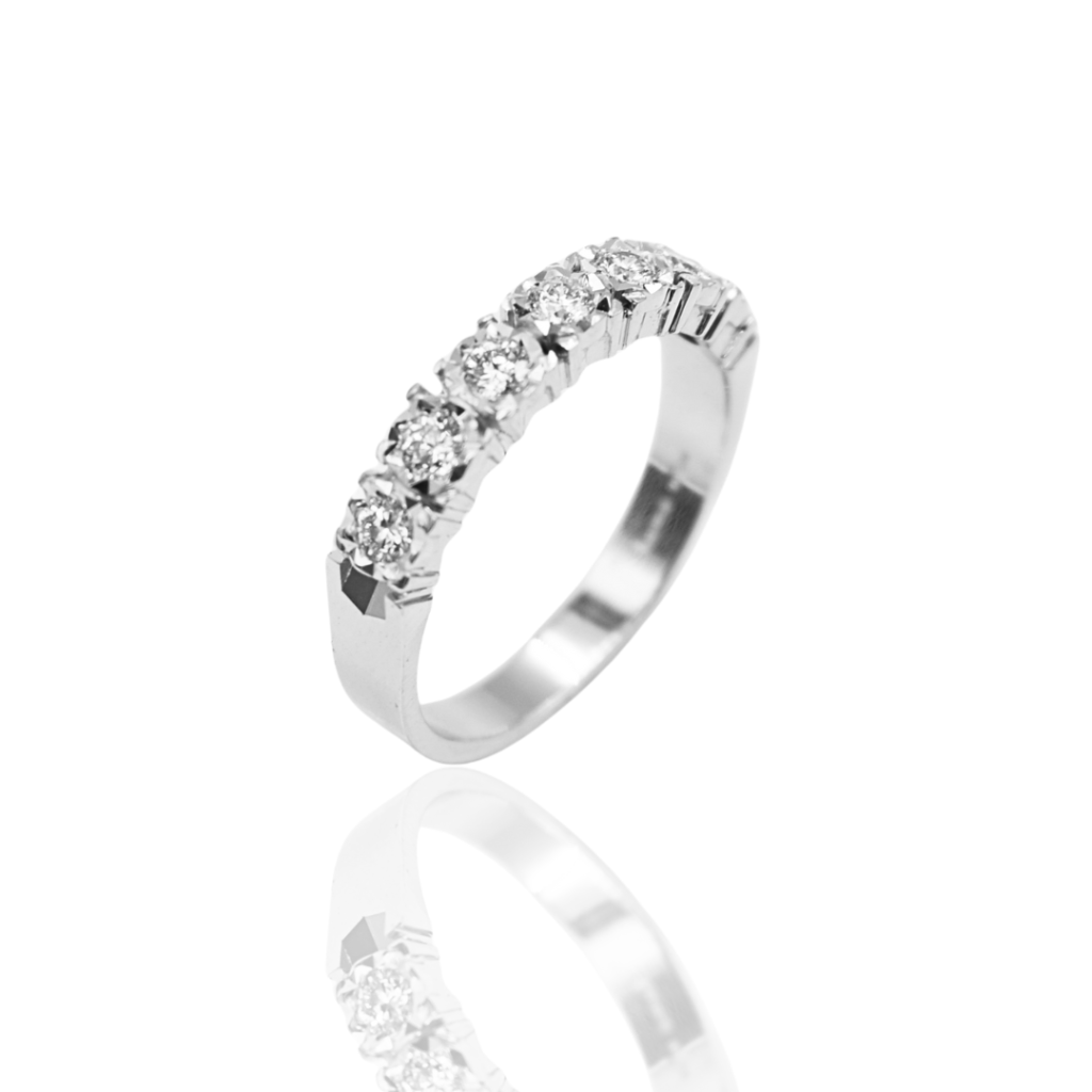 “Sierra” – 7-Stone Half-Eternity Ring with Brilliant-Cut Diamonds